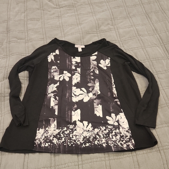 Cb Established 1962 Tops - Elegant Black and White Floral Long Sleeve Top Size L!